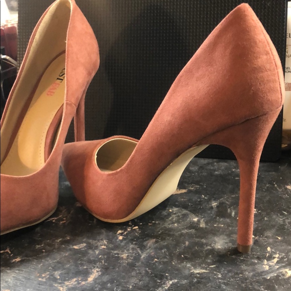 High heels - Picture 2 of 3